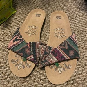 Muk Luks Slides